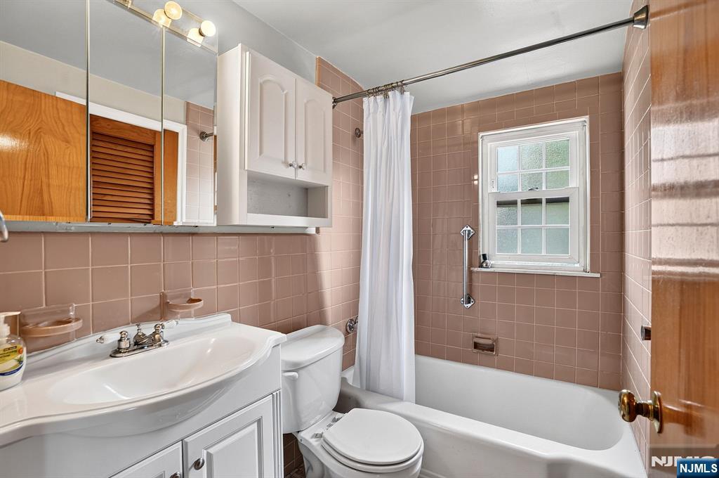 5-7 Bond Pl, North Arlington, NJ 07031