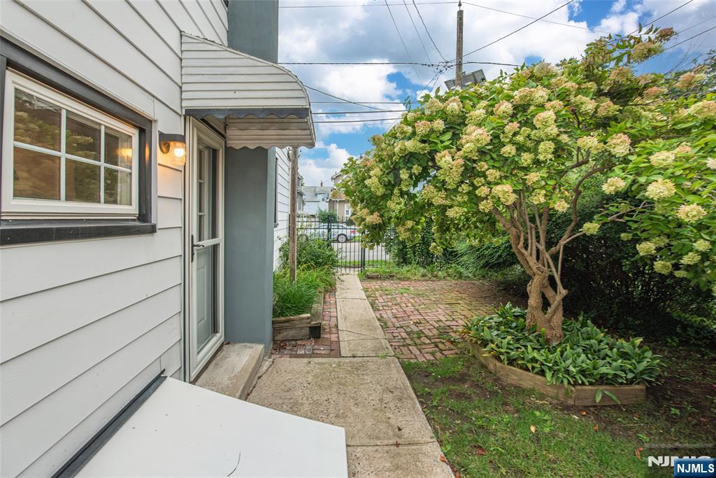 200 Valley Brook Avenue - Photo 1