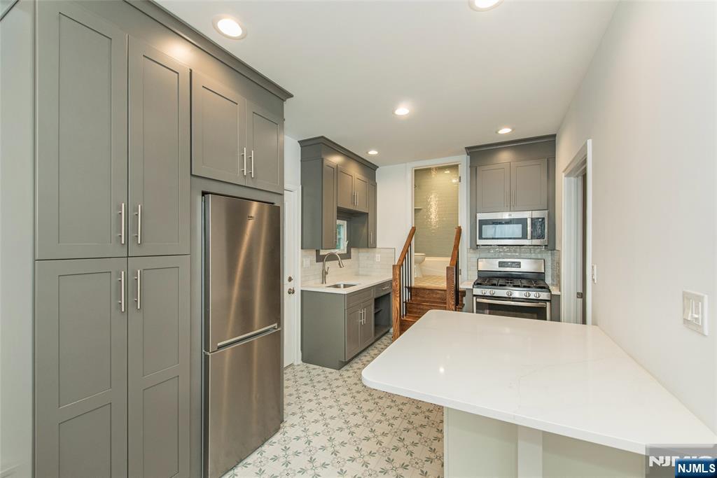 200 Valley Brook Avenue - Photo 5