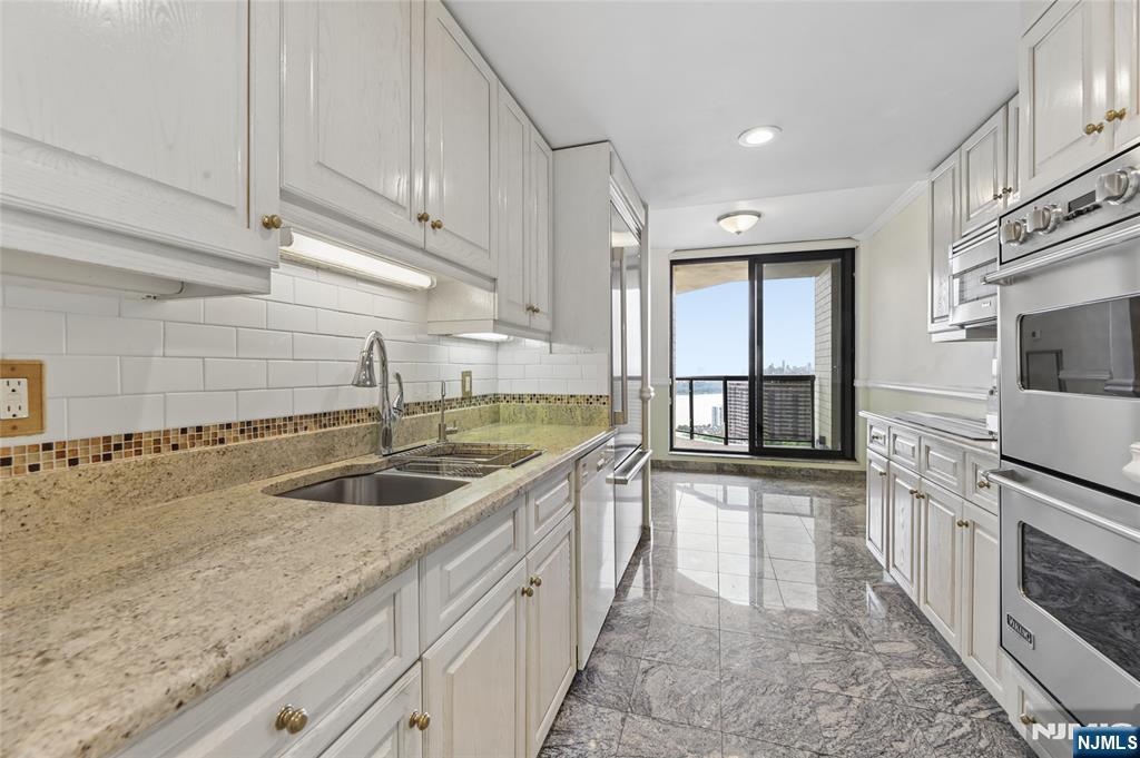 900 Palisade Avenue #20A
