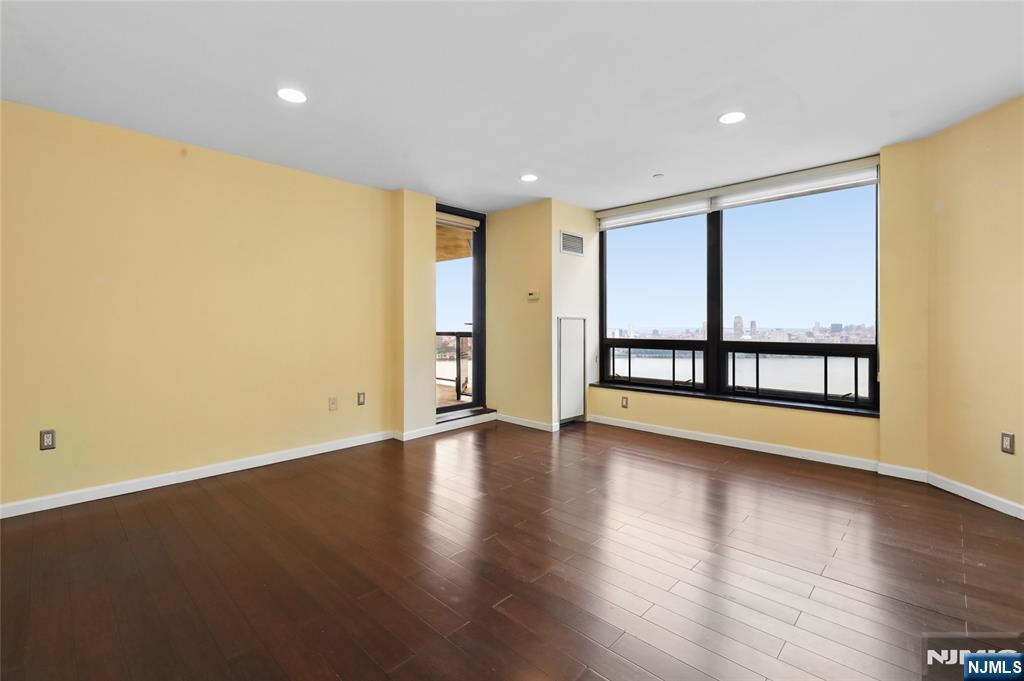 900 Palisade Avenue #20A