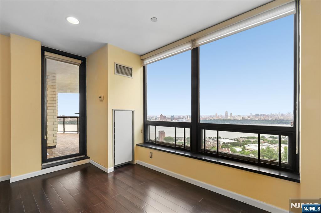 900 Palisade Avenue #20A