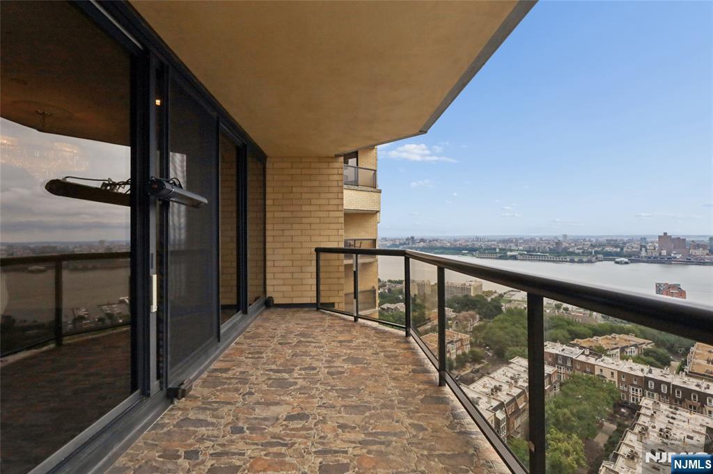 900 Palisade Avenue #20A