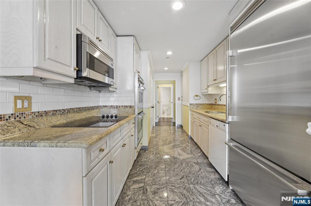 900 Palisade Avenue #20A