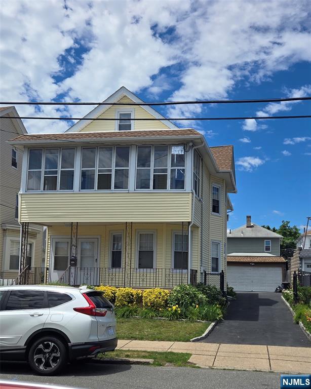 884-886 28th Street - Photo 1