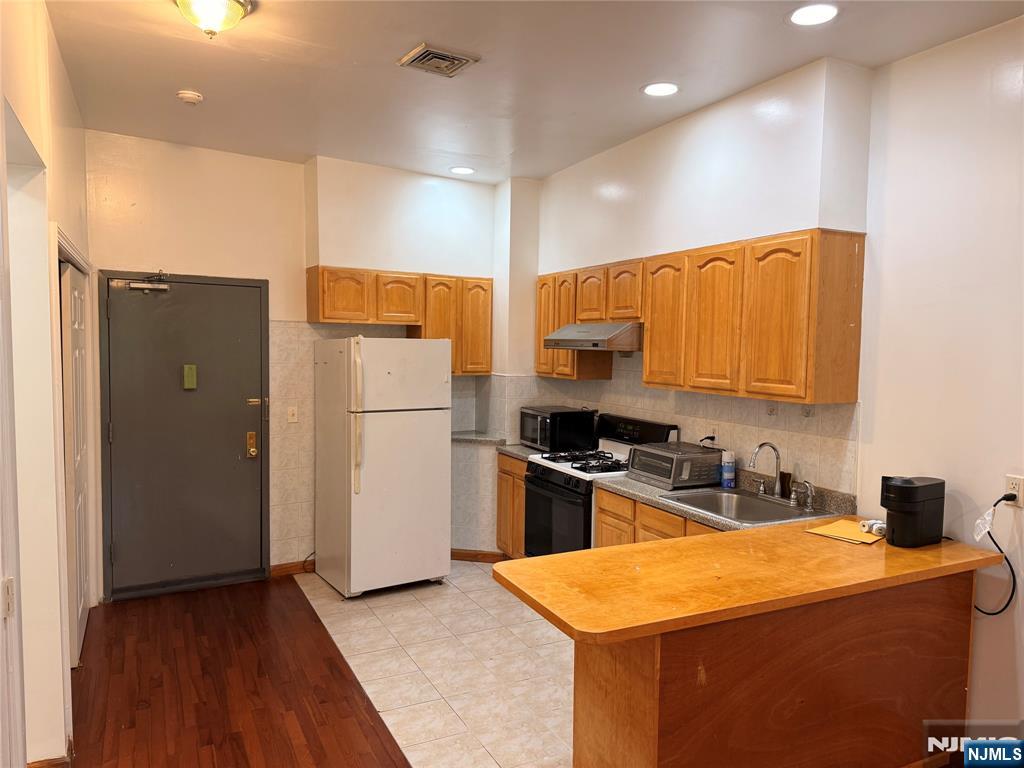 215 Main F - Photo 1