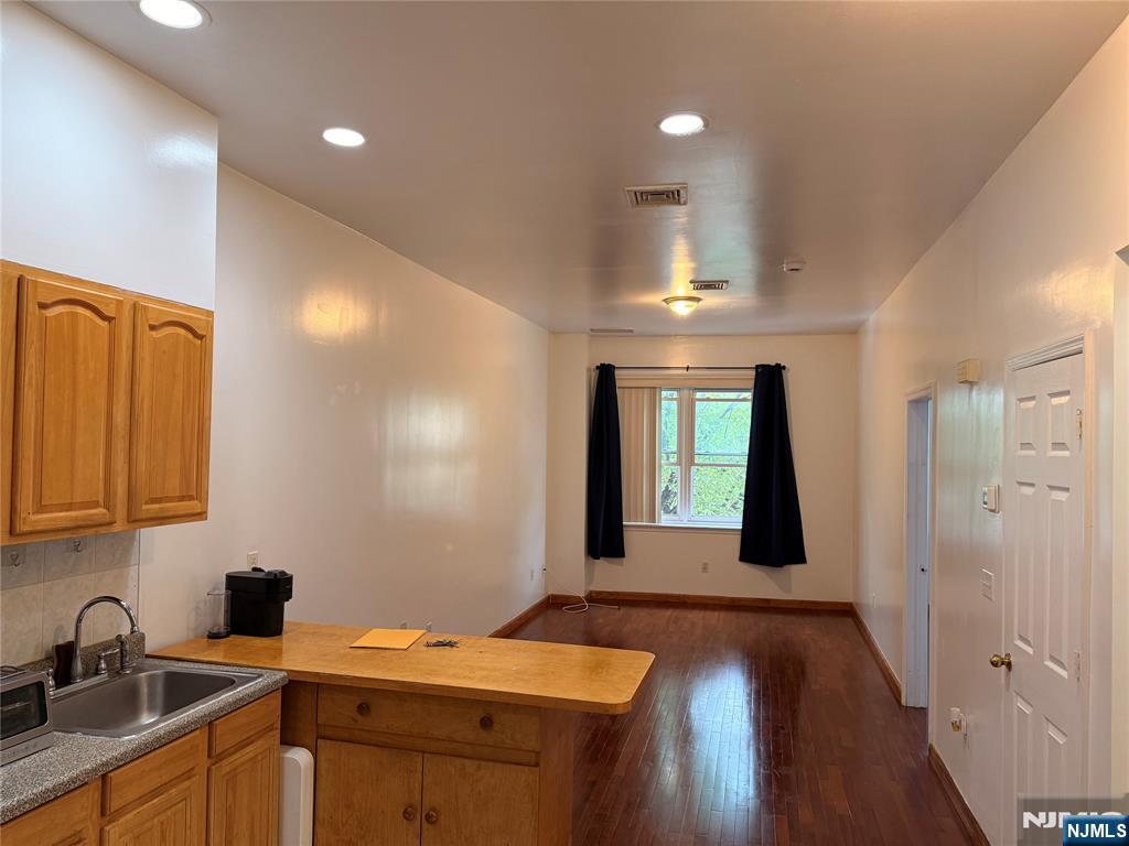 215 Main F - Photo 2