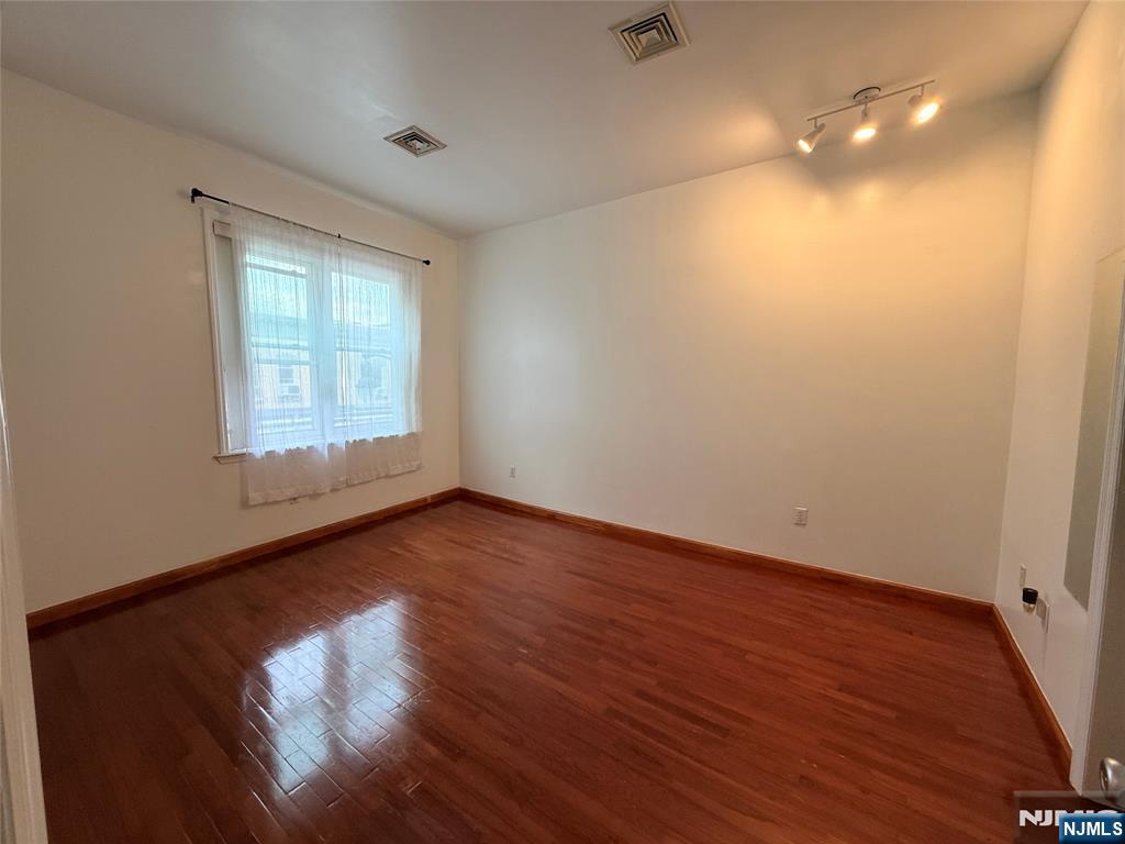 215 Main F - Photo 3