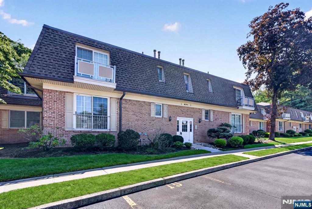 271 Collignon Way #4B, River Vale, NJ 07675