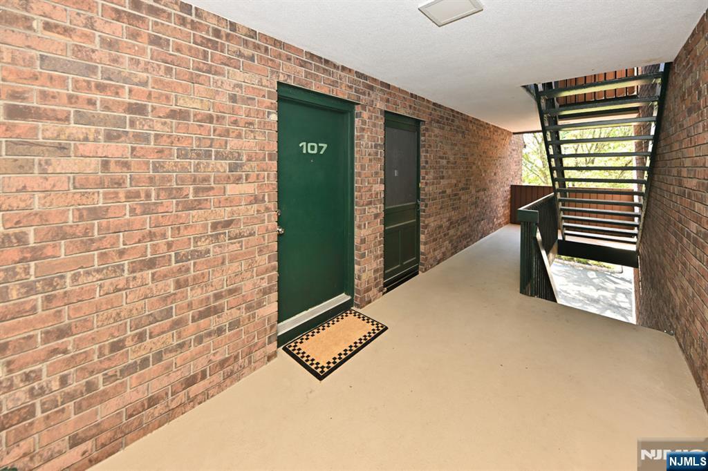 107 Indian Hollow Court 107 - Photo 2