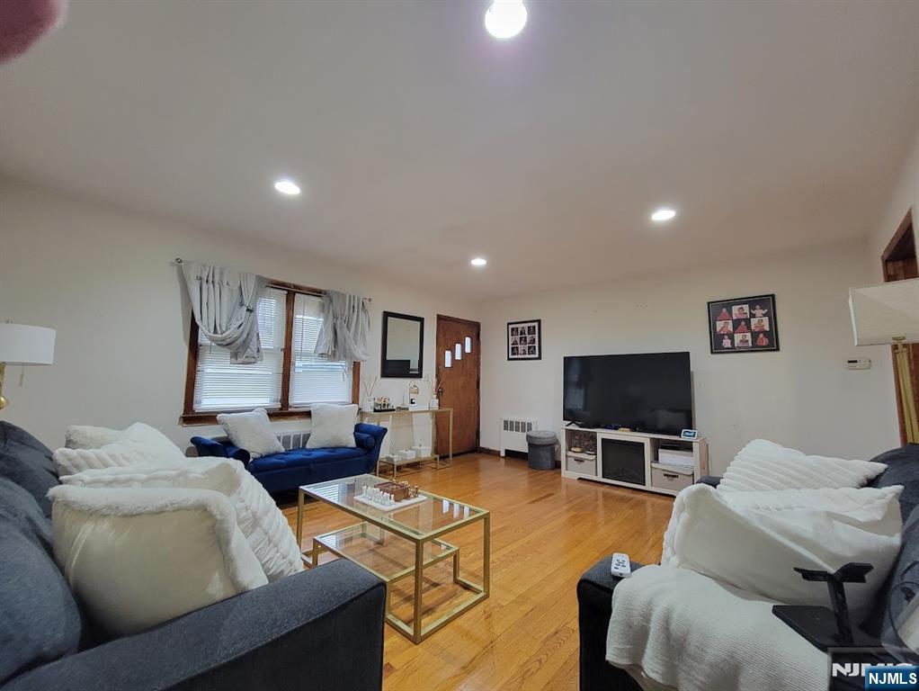 312 Passaic Ave, Hasbrouck Heights, NJ 07604