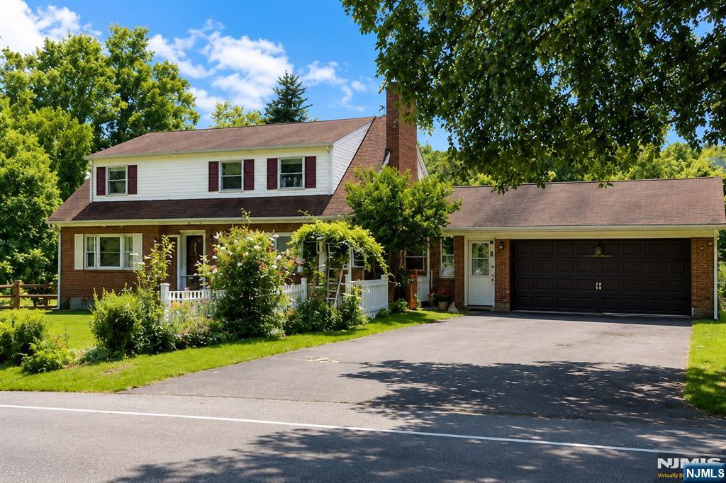 107 Woodcliff Ave, Woodcliff Lake, NJ 07677