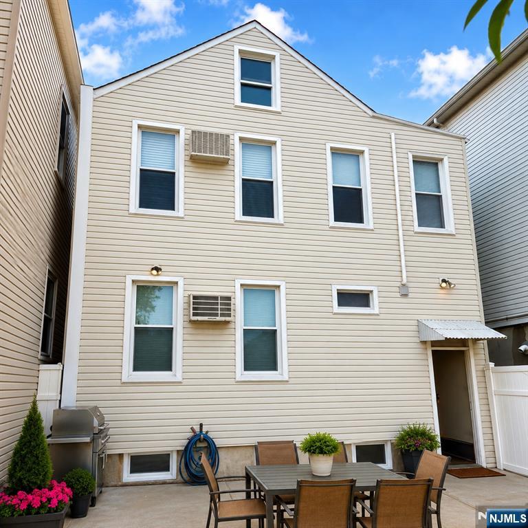 87 Darcy Street