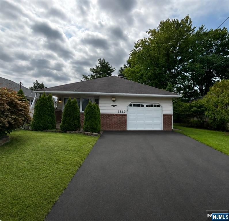 1813 Yorktowne Boulevard - Photo 1