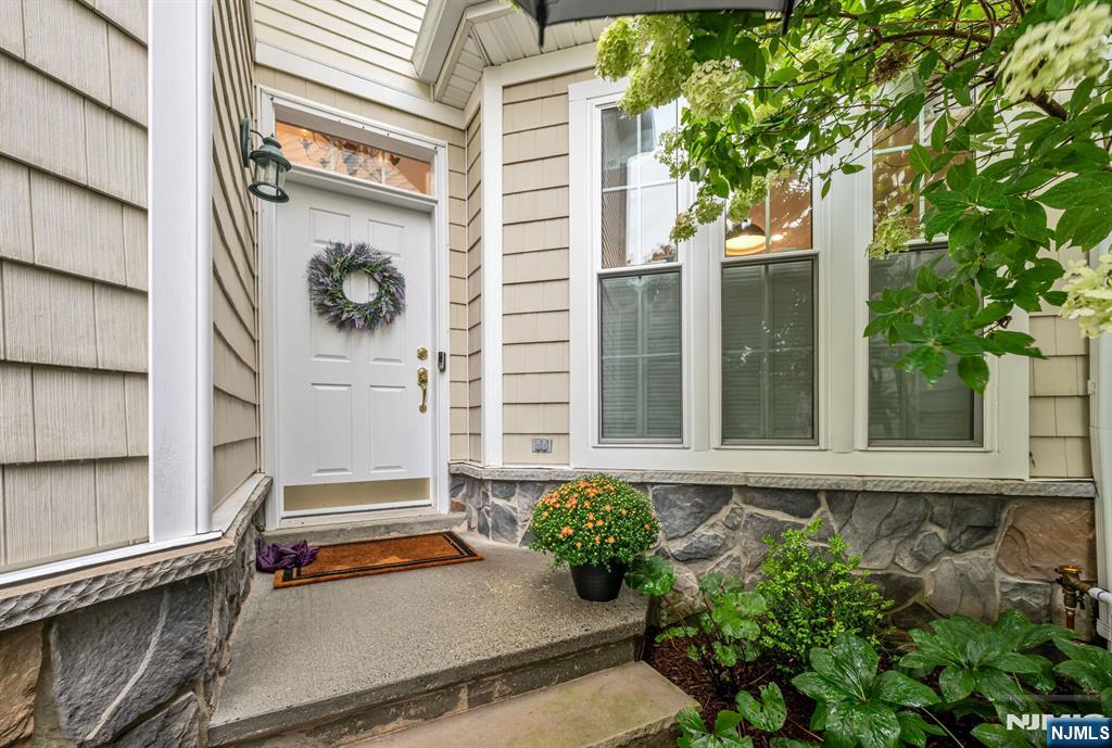 4 Kingsley Evans Cir, Oakland, NJ 07436