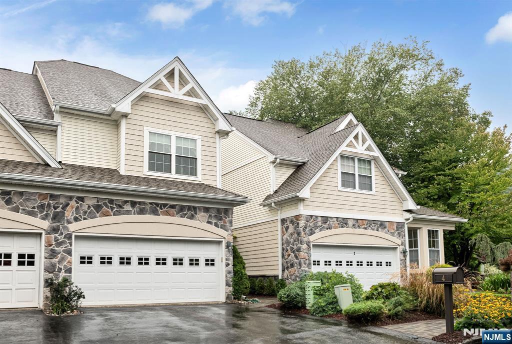 4 Kingsley Evans Cir, Oakland, NJ 07436
