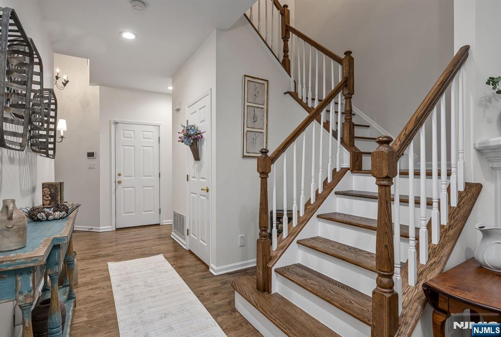 4 Kingsley Evans Cir, Oakland, NJ 07436
