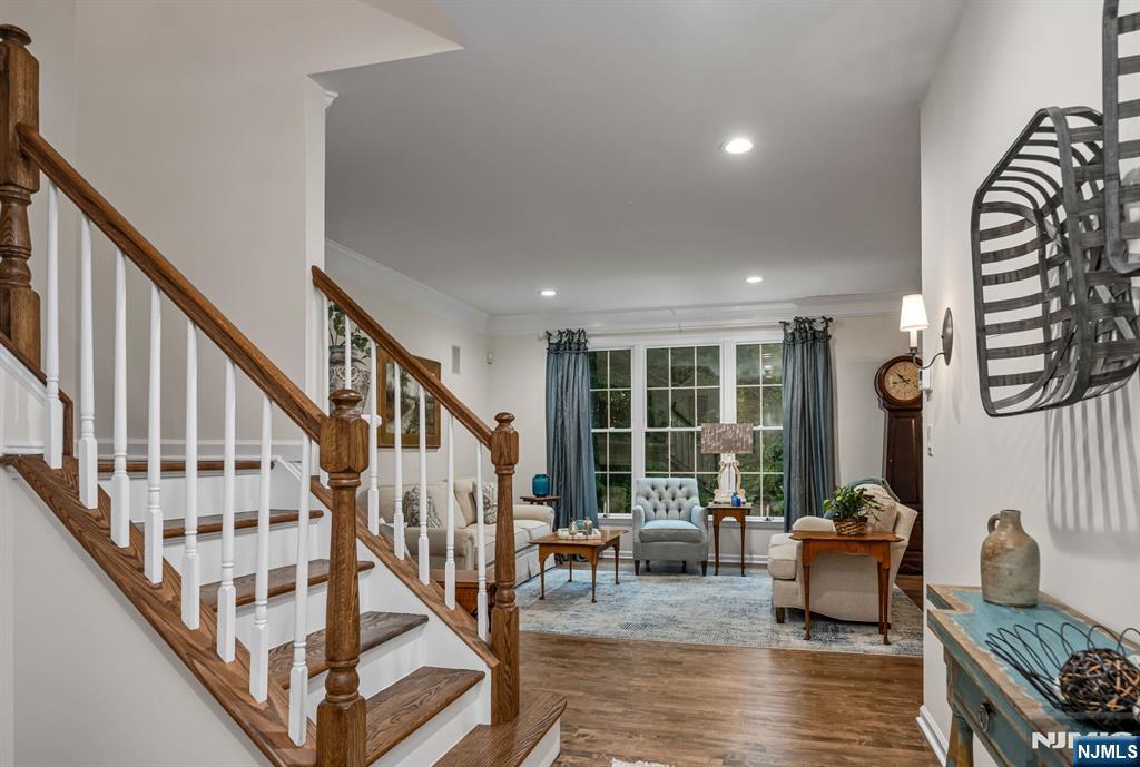 4 Kingsley Evans Cir, Oakland, NJ 07436