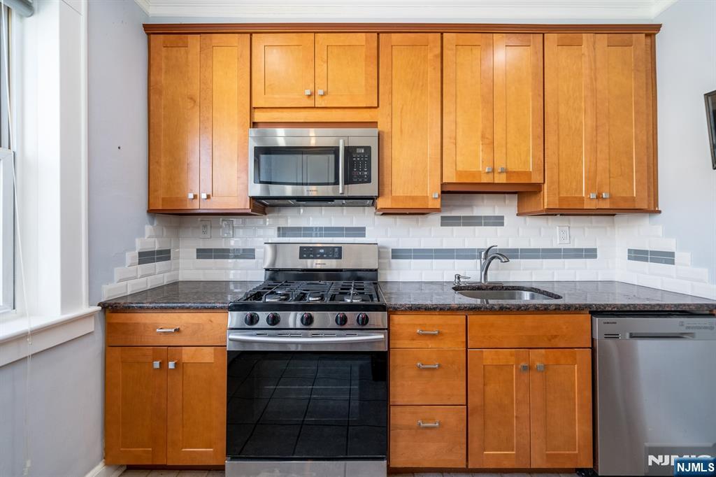 82 Hackensack Street 3 - Photo 4