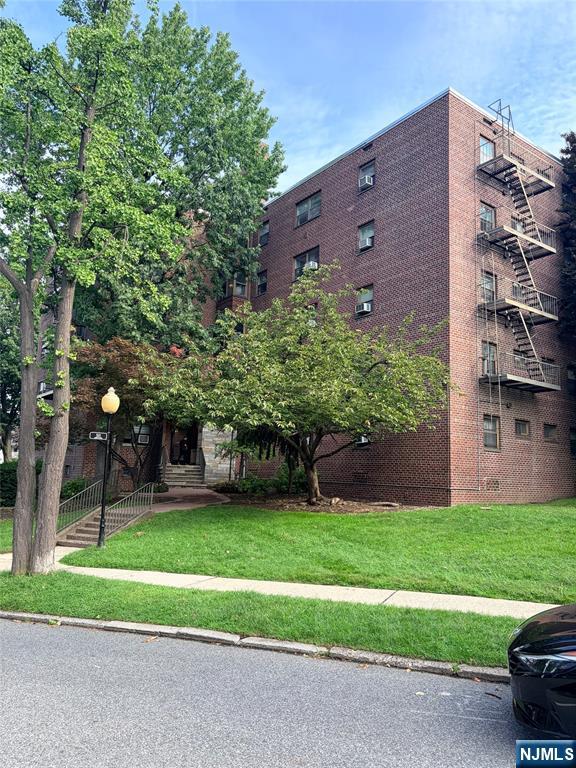 Photo 1 of Condo for sale at 501 Linwood Dr #2F, Fort Lee, NJ 07024 | MLS# 26032952 | Listing updated on 2026-09-10