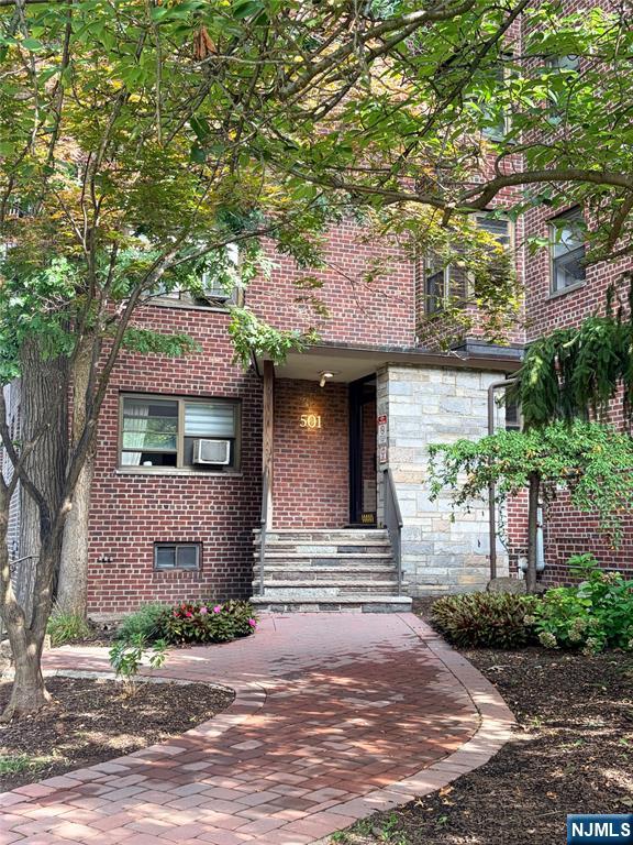 Photo 2 of Condo for sale at 501 Linwood Dr #2F, Fort Lee, NJ 07024 | MLS# 26032952 | Listing updated on 2026-09-10