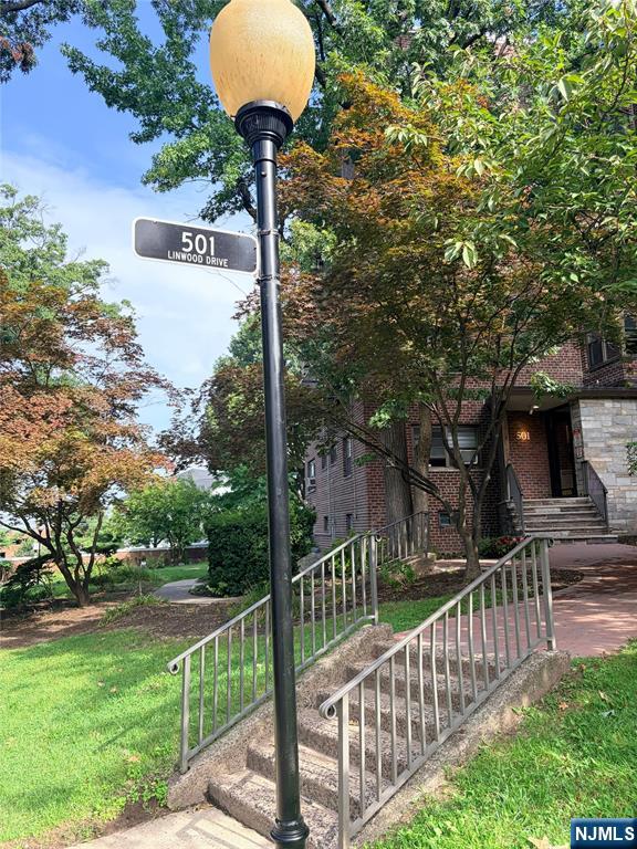 Photo 3 of Condo for sale at 501 Linwood Dr #2F, Fort Lee, NJ 07024 | MLS# 26032952 | Listing updated on 2026-09-10