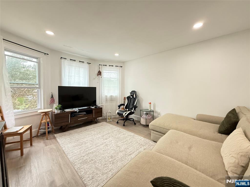 21 Livingston Avenue 2nd fl - Photo 2