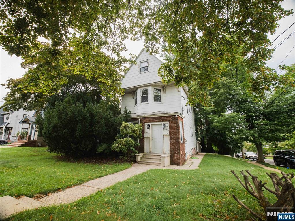 180 Larch Avenue - Photo 1