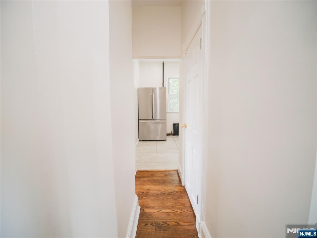 180 Larch Avenue - Photo 3