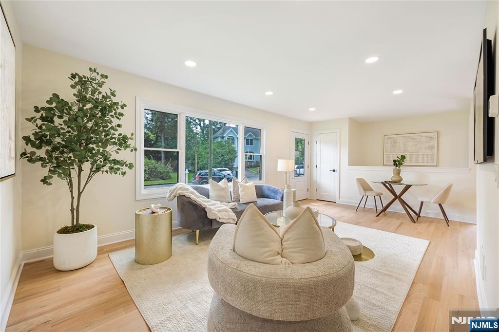 61 Mackay Avenue - Photo 2