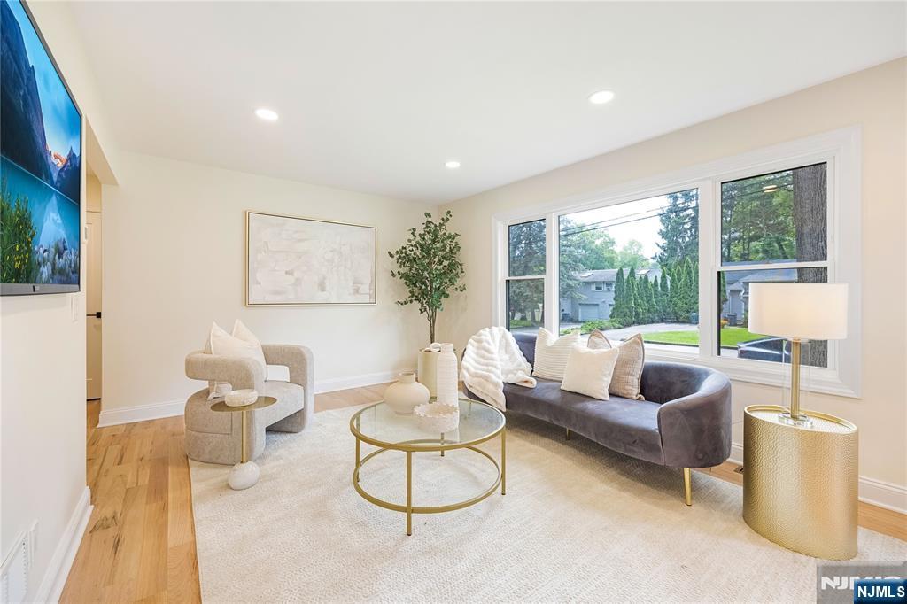 61 Mackay Avenue - Photo 5