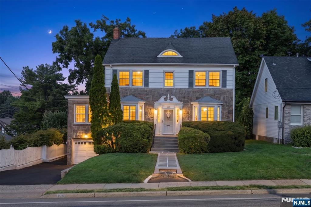 549 Lincoln Avenue - Photo 2
