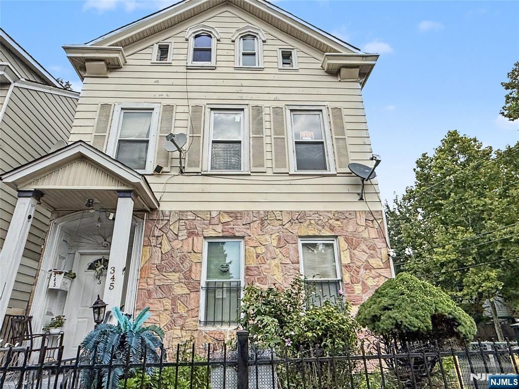 345 15th Avenue - Photo 1