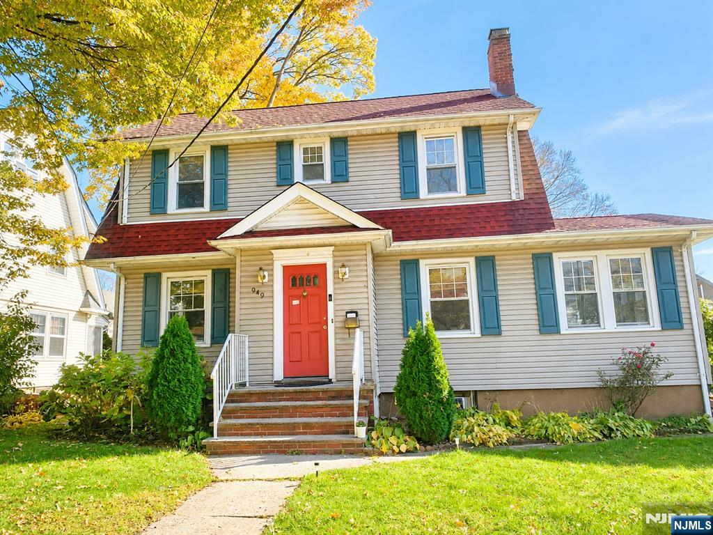 949 Garrison Avenue - Photo 1