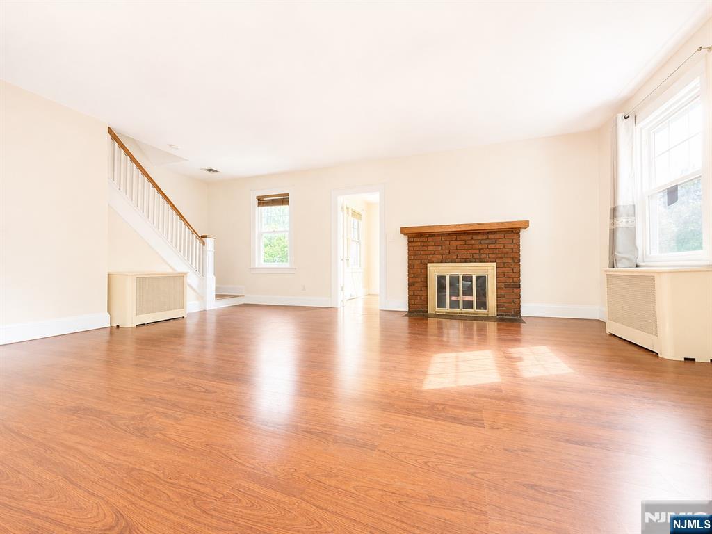 949 Garrison Avenue - Photo 2