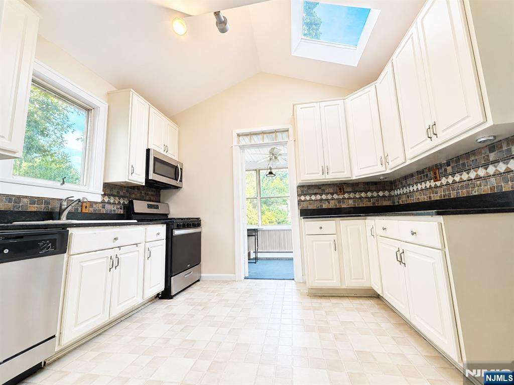 949 Garrison Avenue - Photo 4
