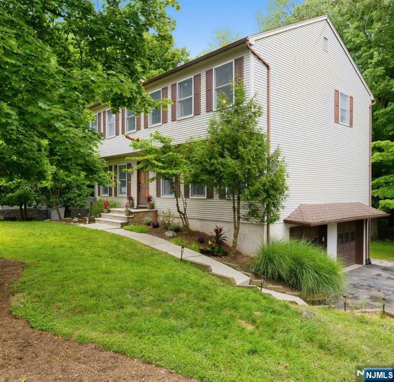 557 Westwood Ave, River Vale, NJ 07675