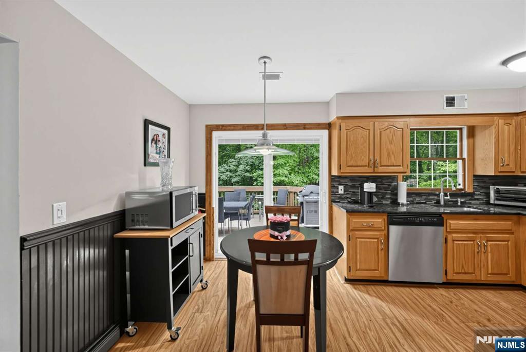557 Westwood Ave, River Vale, NJ 07675