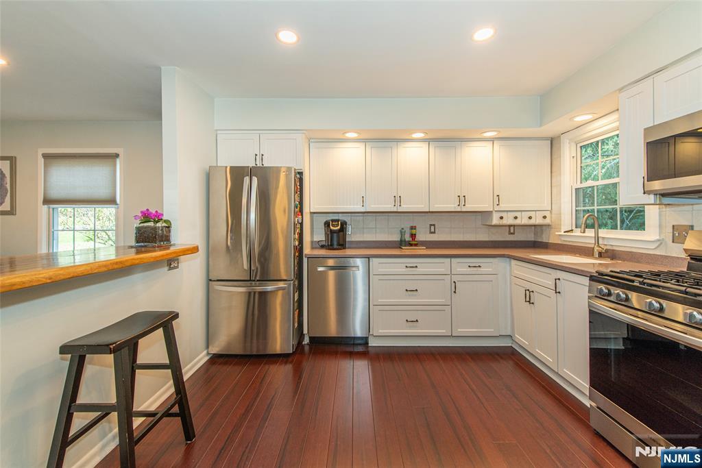 48 Oneida Avenue
