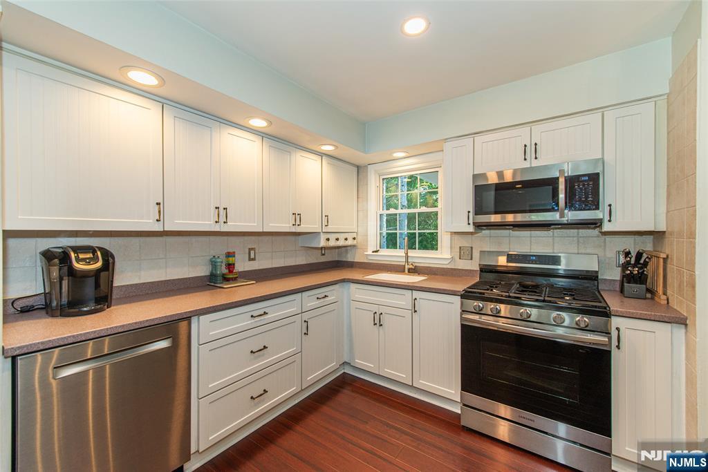 48 Oneida Avenue