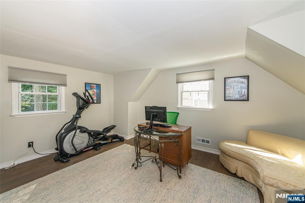 48 Oneida Avenue