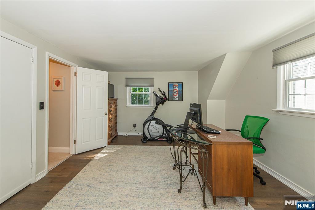 48 Oneida Avenue