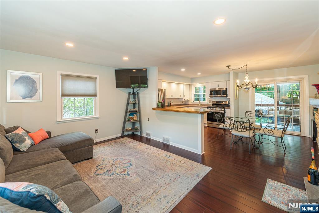 48 Oneida Avenue