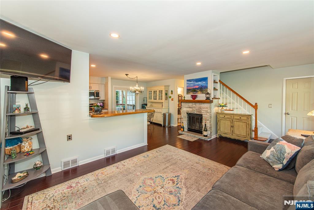 48 Oneida Avenue