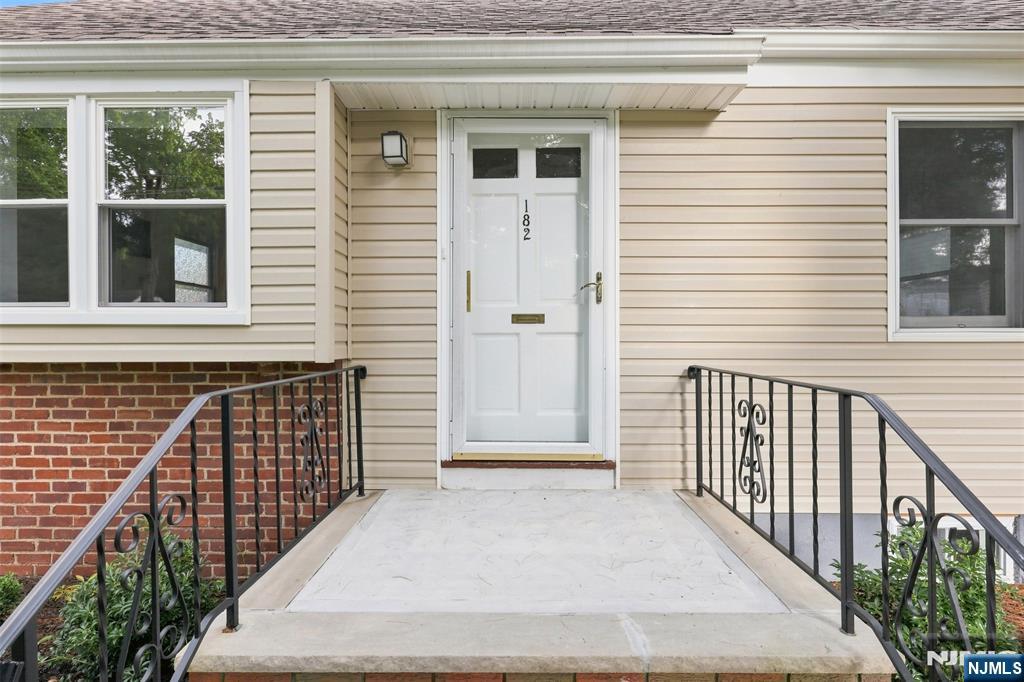 182 14th - Photo 3