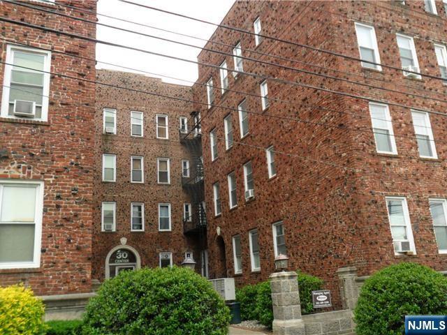 30 Harriet Avenue 2C - Photo 1