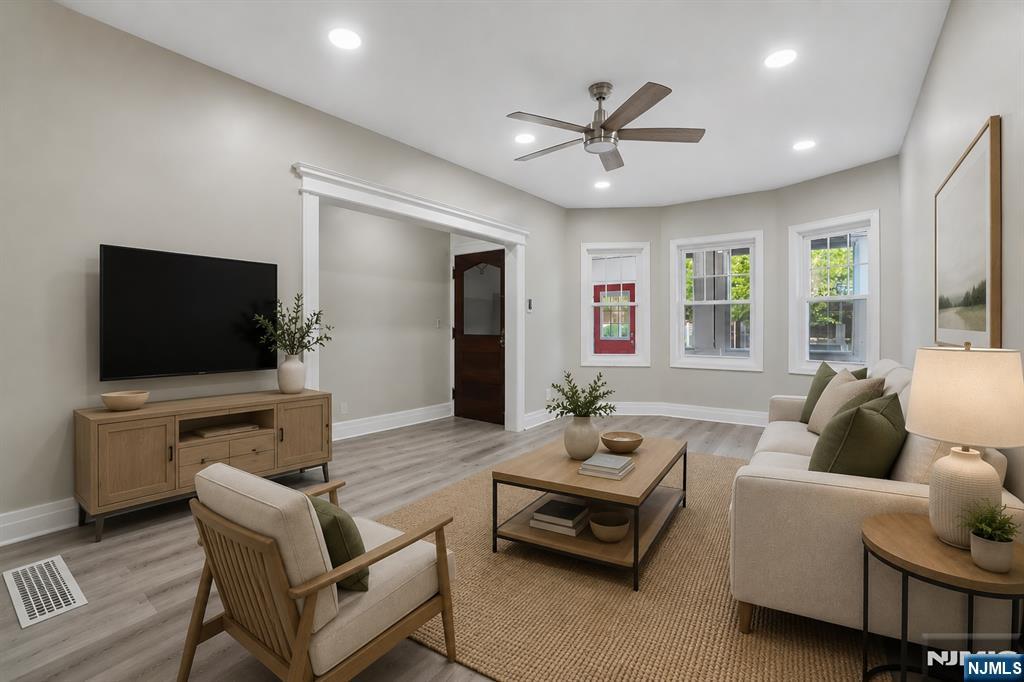 31 Claremont Avenue - Photo 1