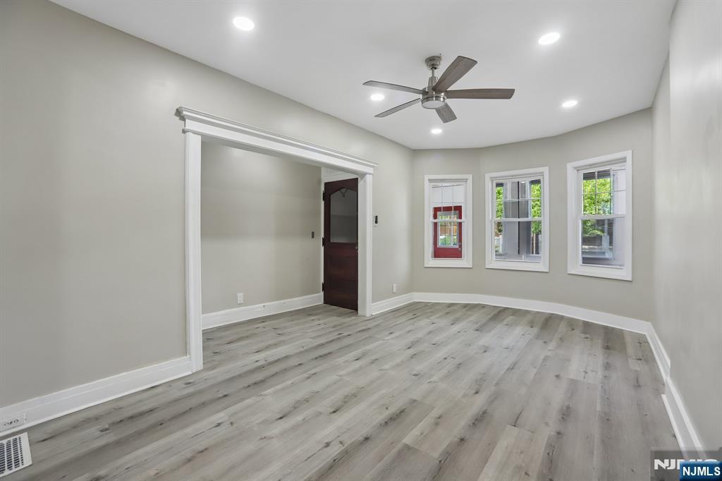 31 Claremont Avenue - Photo 2