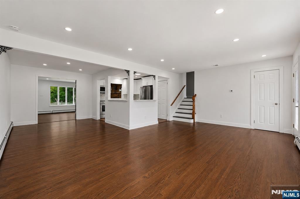 251 Midland Avenue W - Photo 1