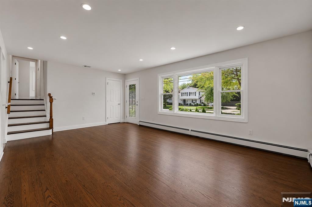 251 Midland Avenue W - Photo 2